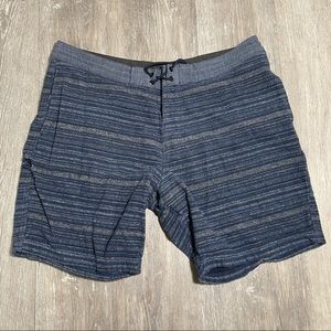 >> VISSLA Men's Casual Gray Blue Stripes Flat Front Shorts. *Flawed*